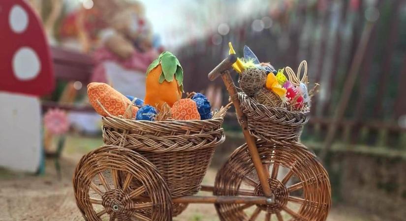 Közösen díszítették a tojásfát, a húsvét hidat képez az generációk között