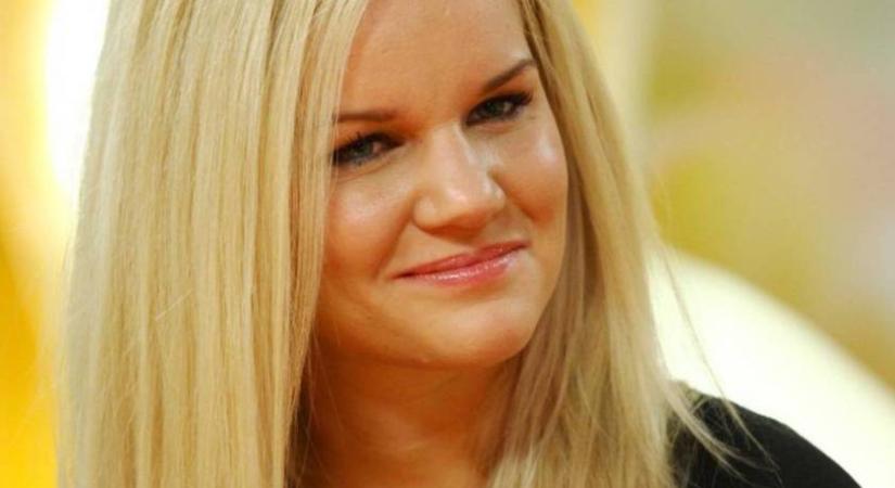 A 2011-es ValóVilág szőke bombázója volt: 35 évesen beteg kisfiának él