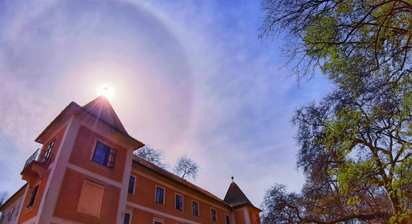 Körmenetre indult a jég a fénnyel az égen