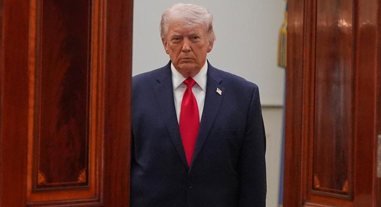 Donald Trump most bombázza szét maradék támogatottságát, miközben azt se tudni, mikor ér véget a háború