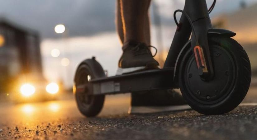 Elfogták a férfit, aki a soproni vasútállomásról is elektromos rollereket lopott, keresik a járművek gazdáját