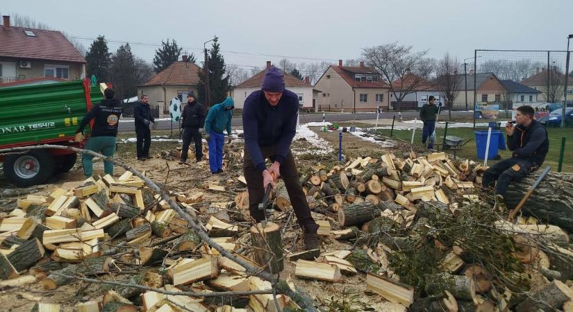 Jobaházán a helyiekkel közösen végzi a feladatokat az önkormányzat