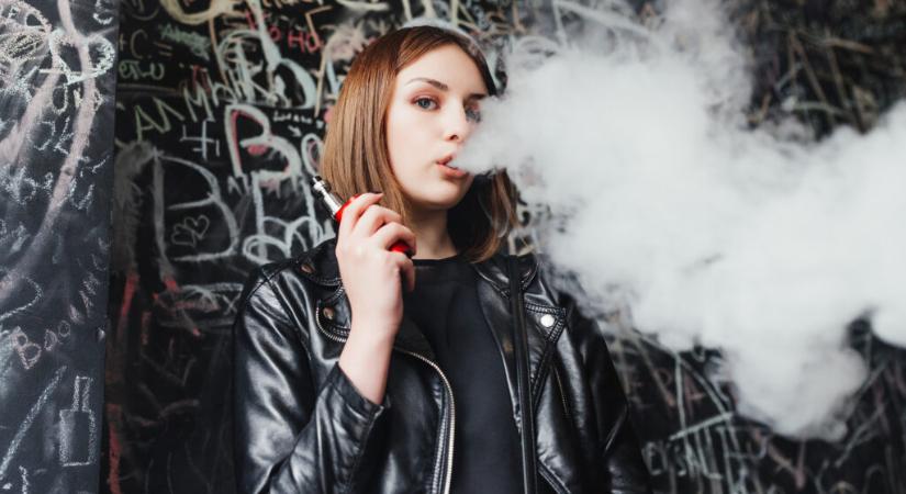 Szigorodik a törvény: A kiskorúak már elektromos cigarettát sem vásárolhatnak