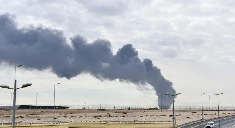 Szemünk előtt a földi pokol: újabb légitámadások sújtottak több Öböl menti országot