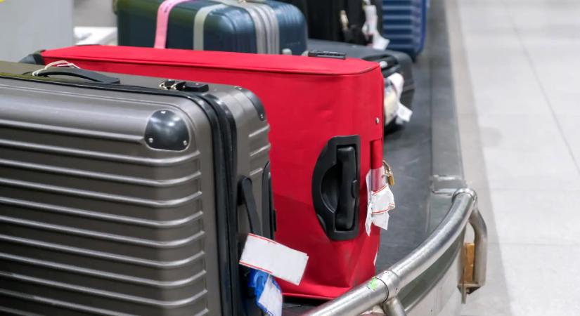 Japán technológia: Géppel préselik téglatestté a turisták ruháit a tokiói reptéren