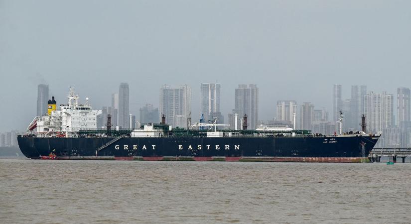 Donald Trump olajáradattal számol a Hormuzi szoros újranyitása után