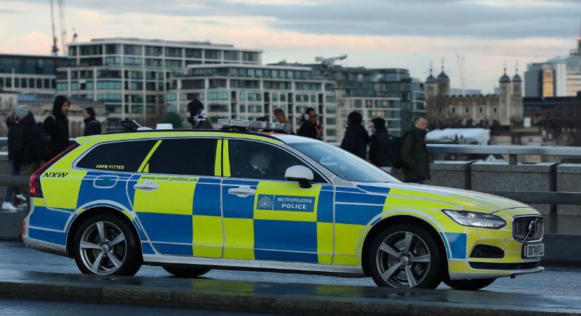 Borzalom Londonban: agyonlőttek egy tizennégy éves fiút