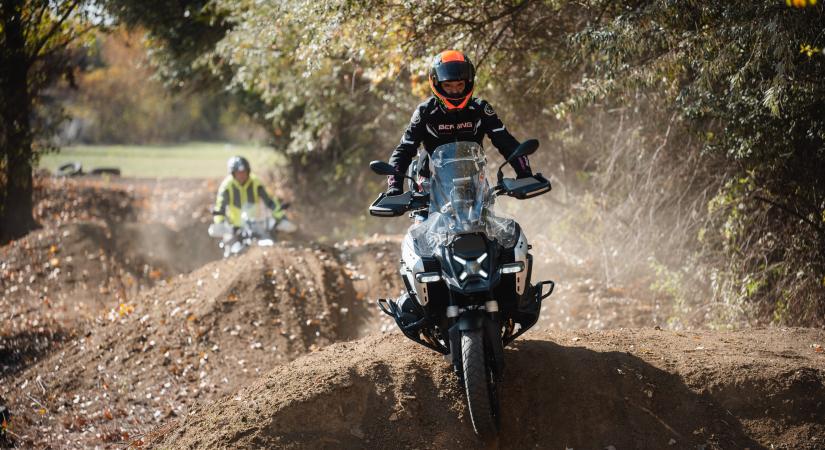 Aszfalt lady terepen – amikor a GS Adventure új világot nyit