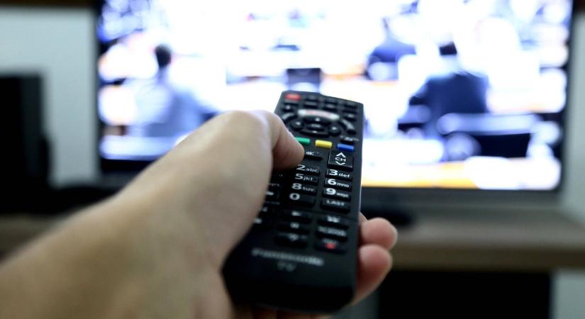 Az RTL-en meghúzták a váratlant, azonnali műsorvezető-csere az adás közben, ám csak 2 percig tartott