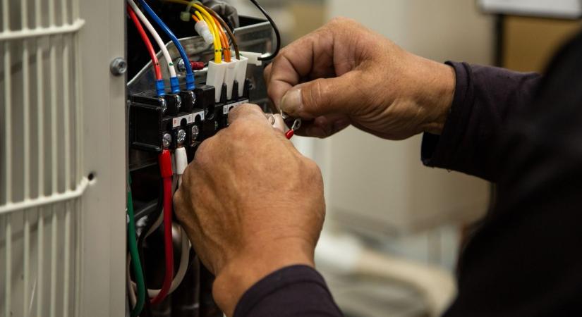 Amikor egy fillérbe sem kerül a szakmatanulás: ezek a legkeresettebb képzések Szolnokon