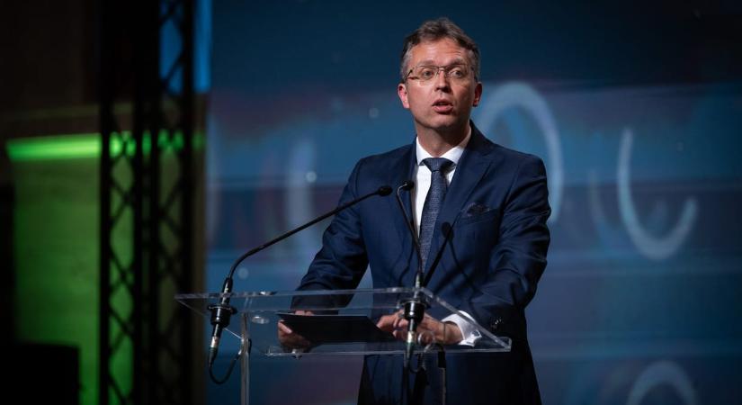 Hankó Balázs: „a 2020-as évek magyar sikertörténete a felsőoktatás megújítása” – 13 egyetemet díjaztak