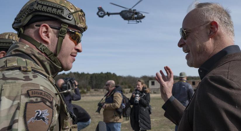 Magyar Péter felszólította Orbán Viktort, hogy tájékoztassa a nyilvánosságot a fia által tervezett csádi katonai misszióról