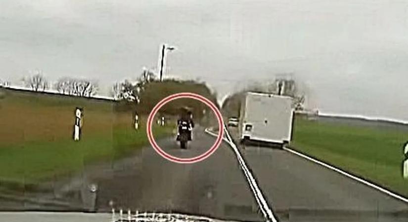 Sörrel tankolt fel a részeg ámokfutó motoros: videón a vad hajsza