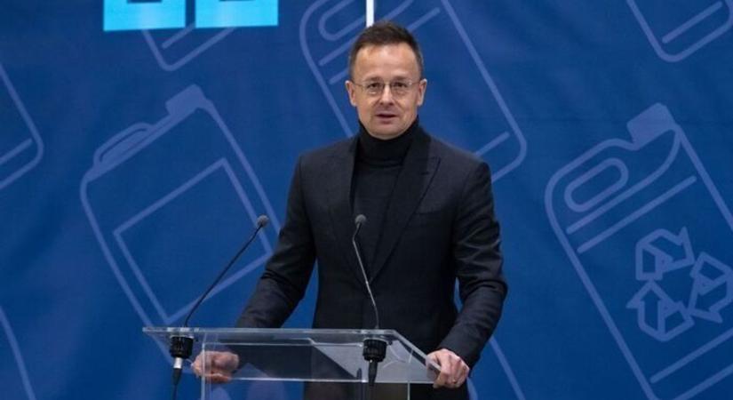Szijjártó Péter: Legalább három külföldi titkosszolgálat avatkozik be a választásba