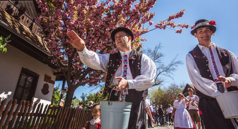 Locsolkodás, tojás és sonka: húsvéti szokások nyomában