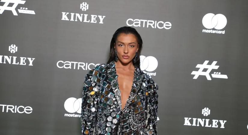 Mindenki álla leesett: ebben a vadító, falatnyi szettben gerjeszti rajongóit Mihályfi Luca