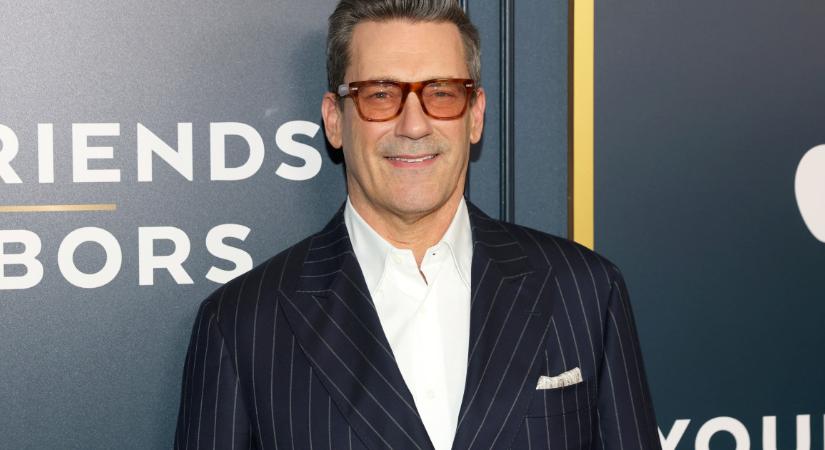 Jon Hamm a forgatáson szeretett bele 17 évvel fiatalabb feleségébe