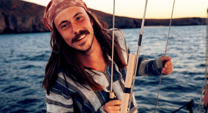 Otthagyta tanári állását, hogy körbehajózza a világot, idegenek fizetnek neki mindent