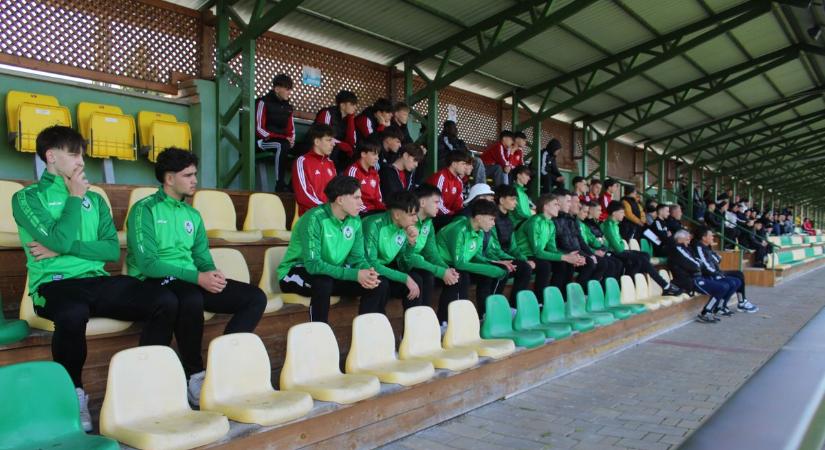 ,,Talán életünk leghosszabb egy perce volt" – véget ért a borús háttérrel létrejött emléktorna első napja