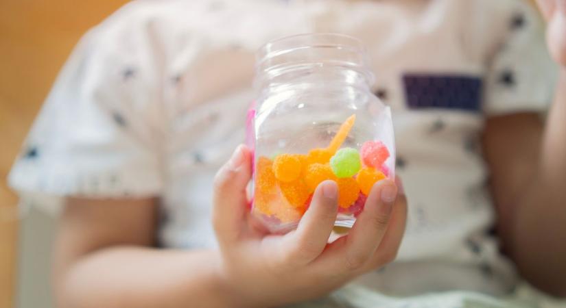 Sok szülő észre sem veszi: ezekkel a hétköznapi szokásokkal tesszük tönkre a gyerek fogait