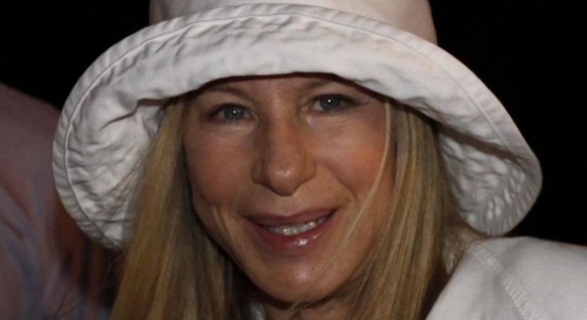 A rózsák romantikájához semmi sem hasonlítható – Barbra Streisand kertjében a sárga rózsák kapják a főszerepet