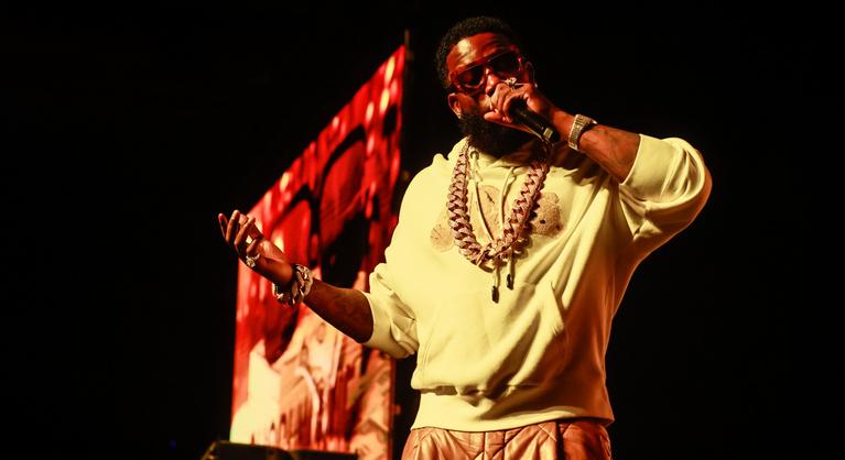 „Azt hitték, kivégzik őket” – saját előadója tartotta fogva és rabolta ki a világhírű rappert