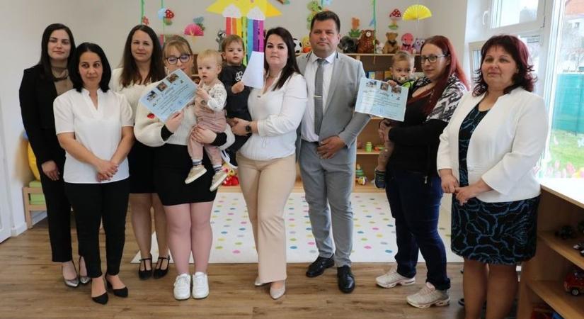 Több mint 100 millió forintból épült meg Dunaszentbenedek új minibölcsődéje