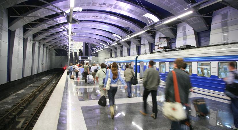 Tejesen kivetkőztek magukból a metrón utazó emberek, ilyen jelenetekre még nem volt példa