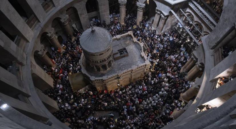 Képeken a hely, ahol Jézust eltemették: milliók zarándokolnak el minden évben a titokzatos sírhoz