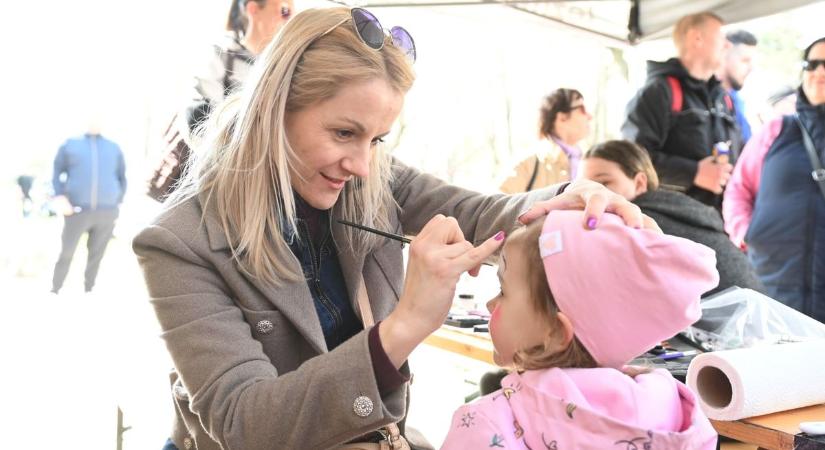 Gyermekzsivajtól volt hangos az Ormos Imre park a húsvéti tojásvadászaton – galériával