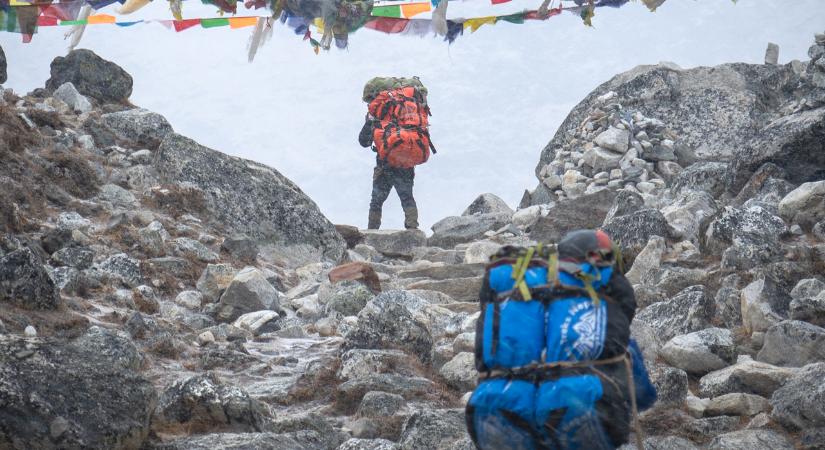 Idegenvezetők mérgezték meg a turistákat az Everesten, hogy biztosítási pénzekhez jussanak