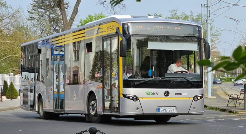 Bilincsbe verve vitték el a busz utasát