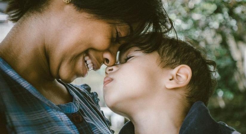 A pszichológus szerint azok a szülők, akik ezt mondják a gyereküknek, ártanak az önbizalmának