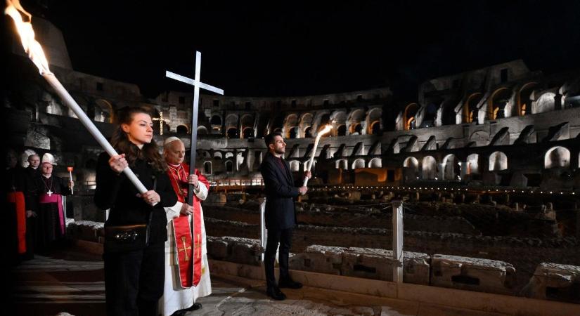 Jézus nyomában Szent Ferenccel – XIV. Leó pápa vitte a keresztet a Via Crucison