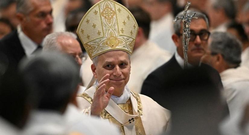 Történelmi pillanat Rómában: a pápa maga vitte végig a keresztet a Colosseumnál