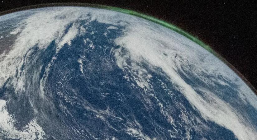 Nézze meg, milyen csodás fotókat küldött az Artemis II a Földről