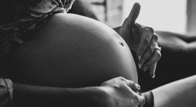 Összeomlott világ: sokkoló diagnózist kapott a kismama születendő kisfiáról