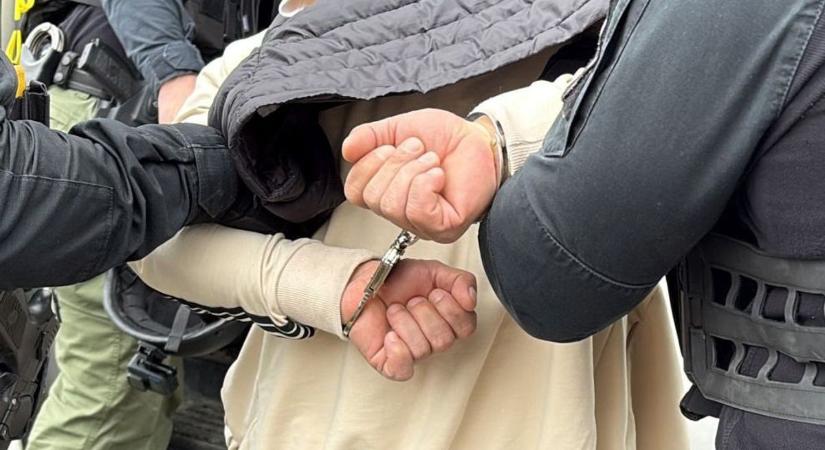 Nem várt vendégek: Hajnalban törtek rá a drogkereskedőkre Egerben