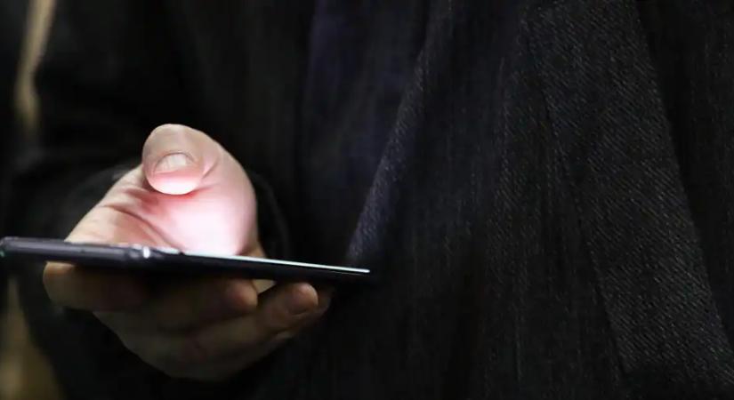 444: Az AH hónapokig lehallgatott egy Tisza Pártot támogató üzletembert