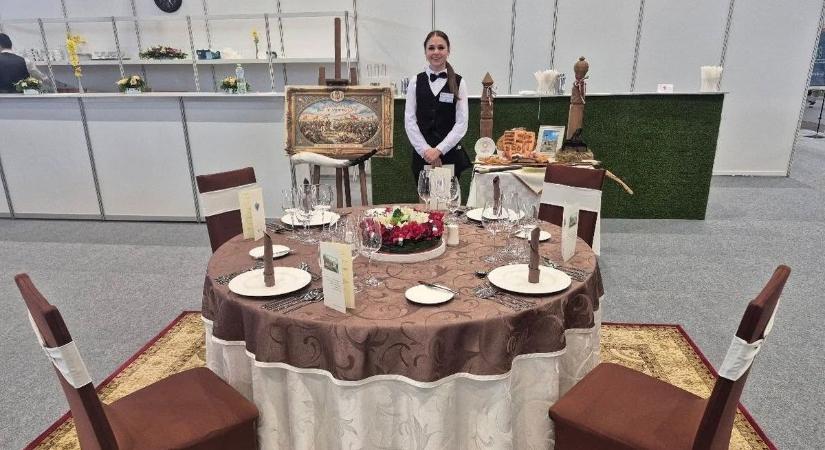 Elképesztő siker: az ország legjobb pincér tanulója lett a lónyays diáklány!