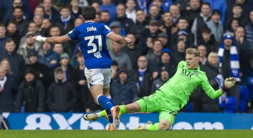 Tóth Balázs elképesztő formában véd, nem győzik dicsérni Angliában