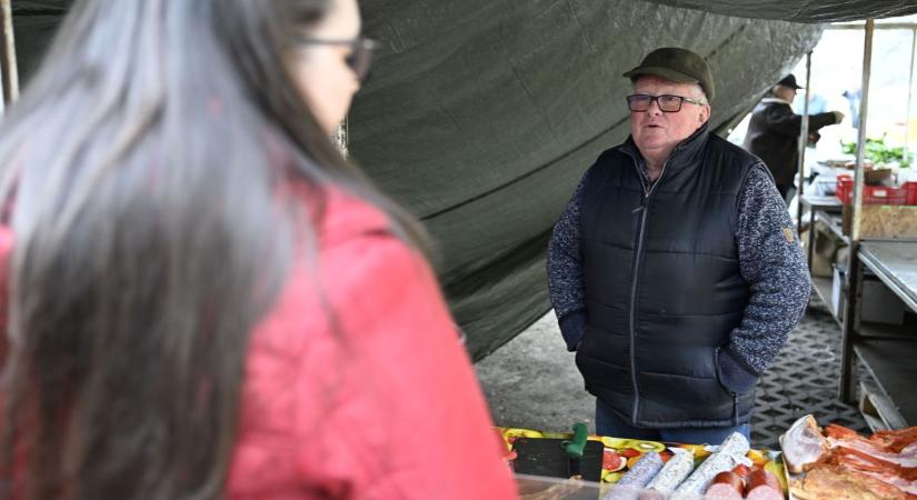 Paradicsomos töltött káposzta húsvétra? Különös trend hódít a tatabányai vásárlók között