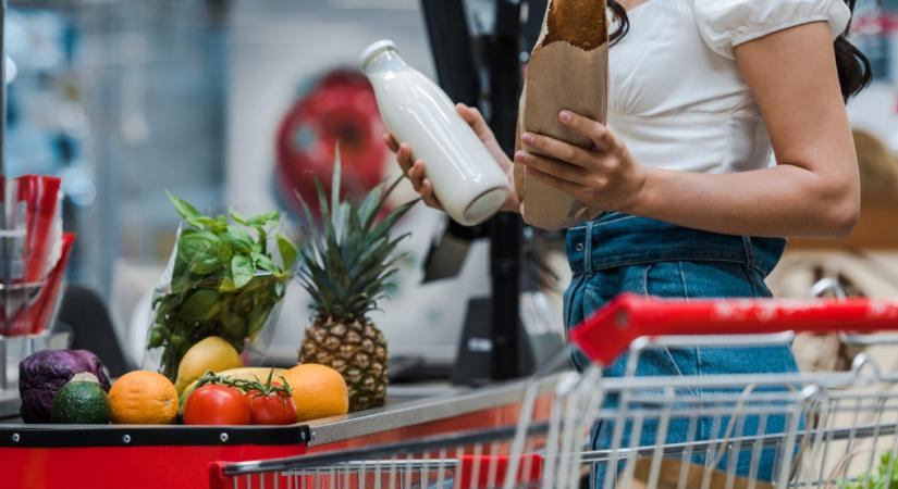 Hiába esnek az árak, a boltokban nem lett olcsóbb a húsvét