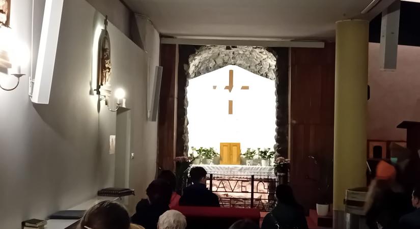 Nagypénteki keresztutak Pozsonyligetfalu több helyszínén