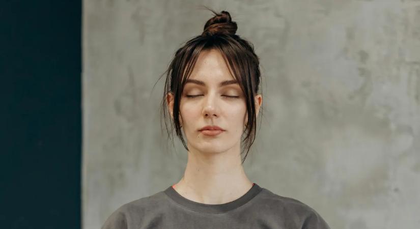 Egyszerűen döbbenetes: ez a 17 éves lány képes az időutazásra - csak a szemét kell lehunynia!