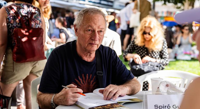 Vérző dobhártyák és parkettafa az igazgatóiban