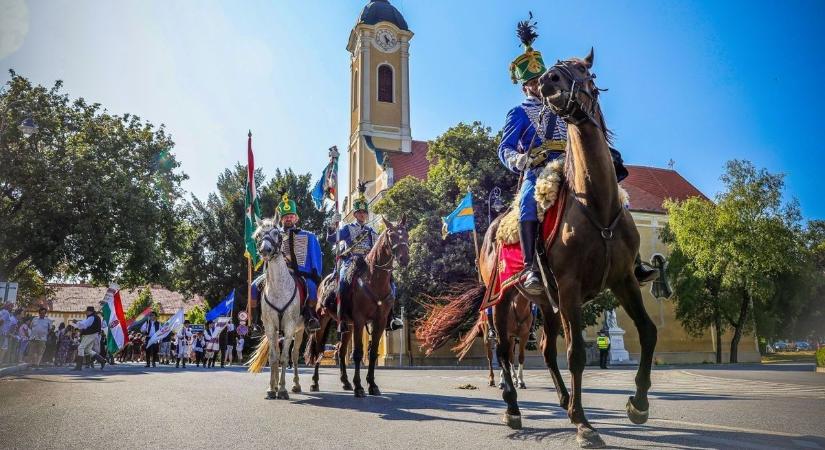 Egy tollvonással dőlt el a sorsa: Ezt a mérföldkövet ünnepli most mindenki a környéken!