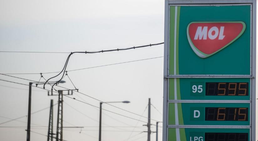 Kőkemény üzenet Brüsszelnek: bármivel zsarolnak, a kormány megvédi az 595 forintos benzinárat!