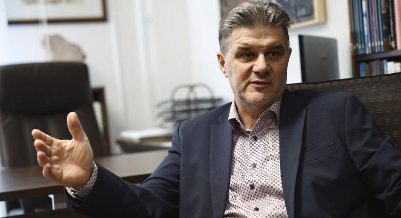 Fertőszögi Péter: a mesterséges intelligencia és a robotok megjelenése bizonytalanságot hoz