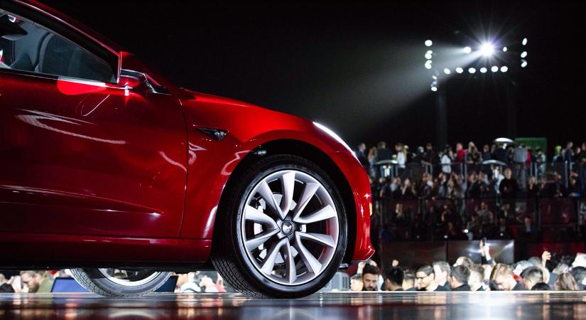 Villanyóra #326 – 10 éve jött, látott, győzött